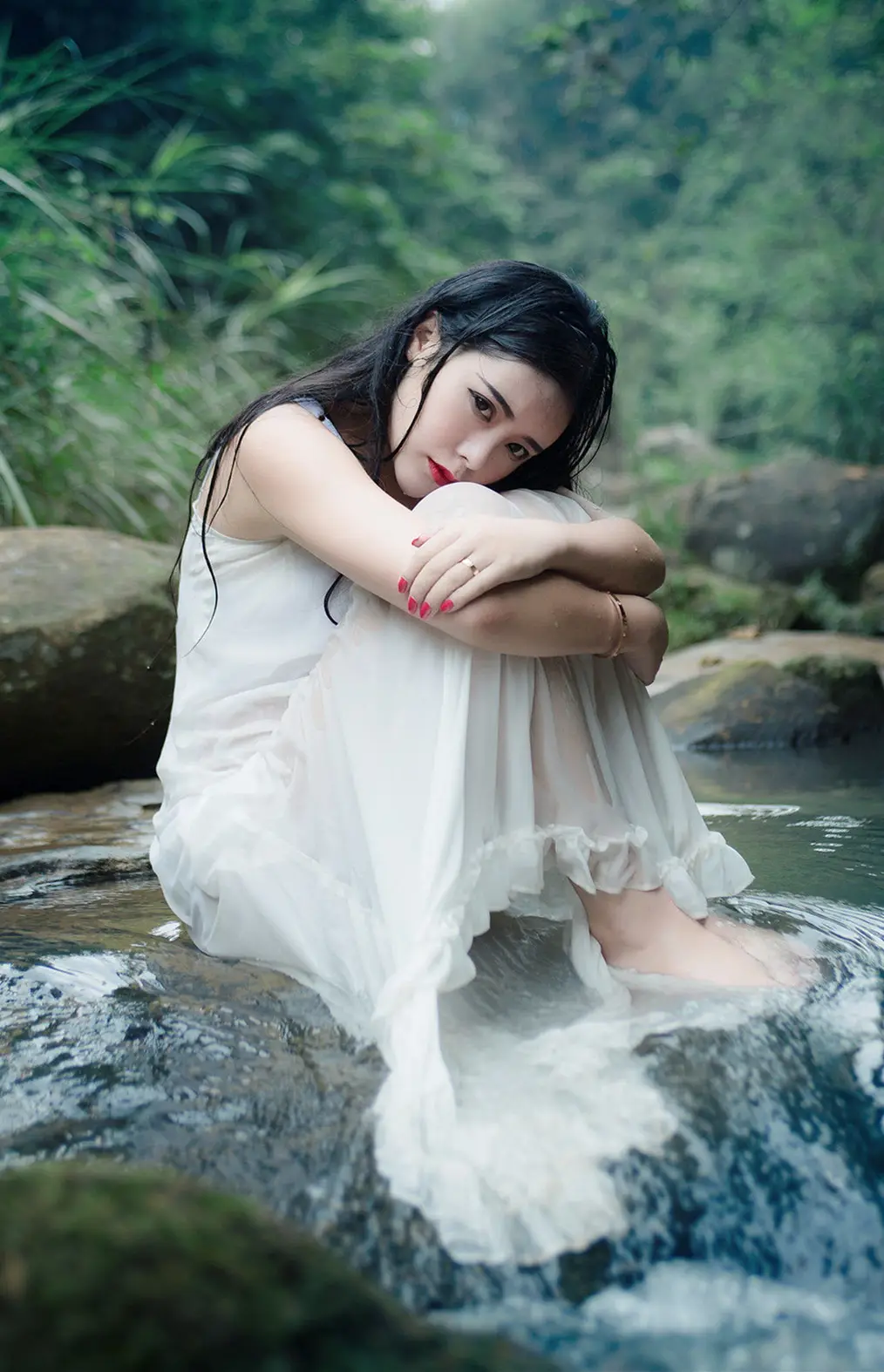 平湖郑州高端私人伴游小野梨子